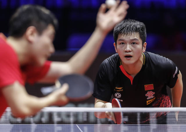 而是冷冰冰 而是冷冰冰